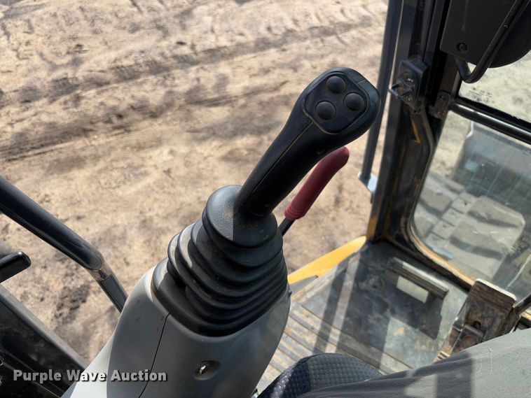 image for item FB3181 2020 John Deere 85G mini excavator