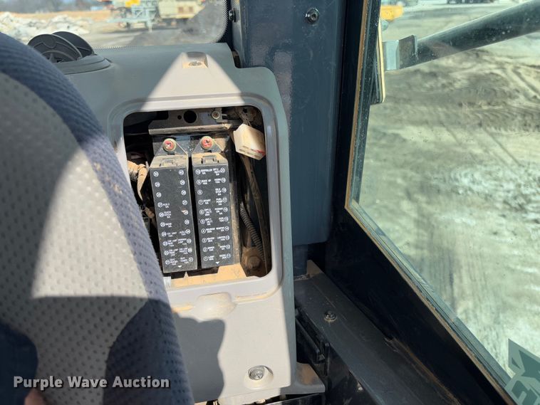 image for item FB3181 2020 John Deere 85G mini excavator