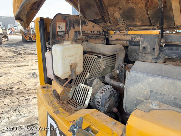 image for item FB3181 2020 John Deere 85G mini excavator