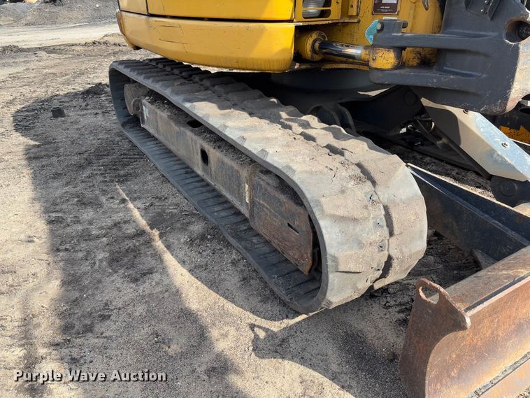 image for item FB3181 2020 John Deere 85G mini excavator