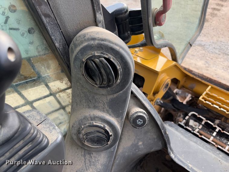 image for item FB3183 2021 Caterpillar 299D3 tracked skid steer loader