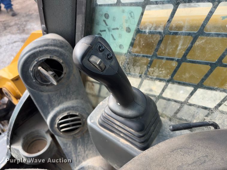 image for item FB3183 2021 Caterpillar 299D3 tracked skid steer loader