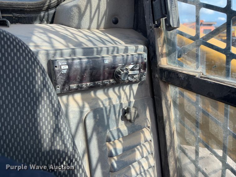 image for item FB3183 2021 Caterpillar 299D3 tracked skid steer loader