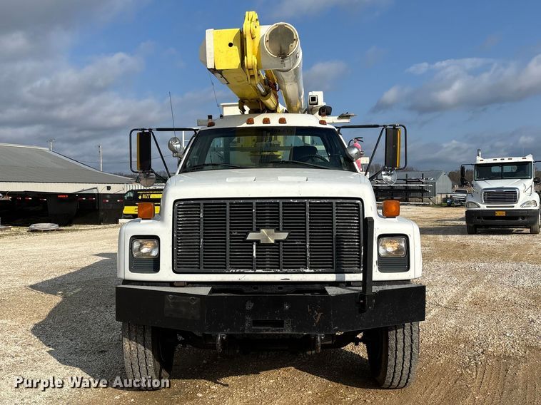 image for item FB3189 2002 Chevrolet C7 bucket truck