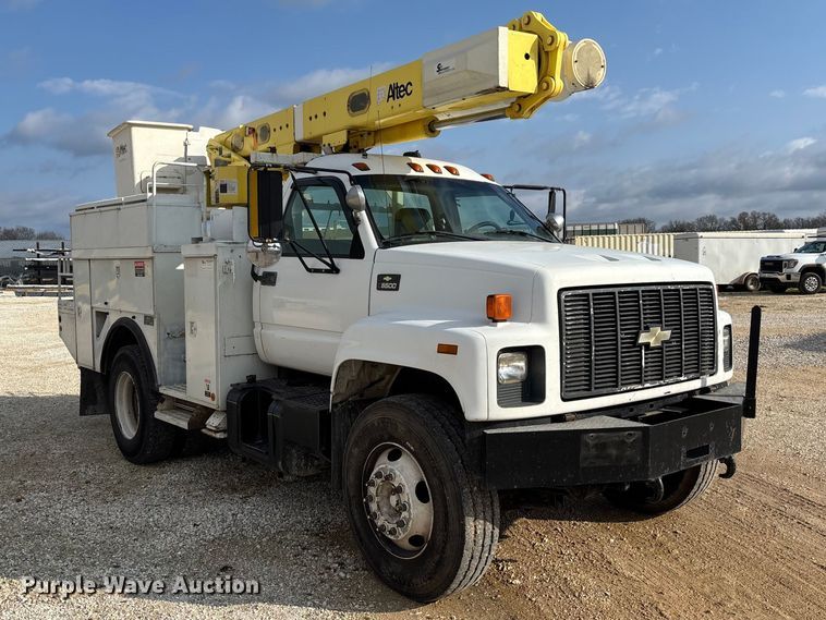 image for item FB3189 2002 Chevrolet C7 bucket truck