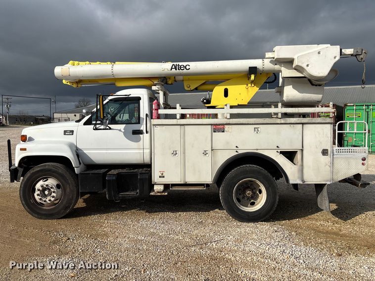 image for item FB3189 2002 Chevrolet C7 bucket truck