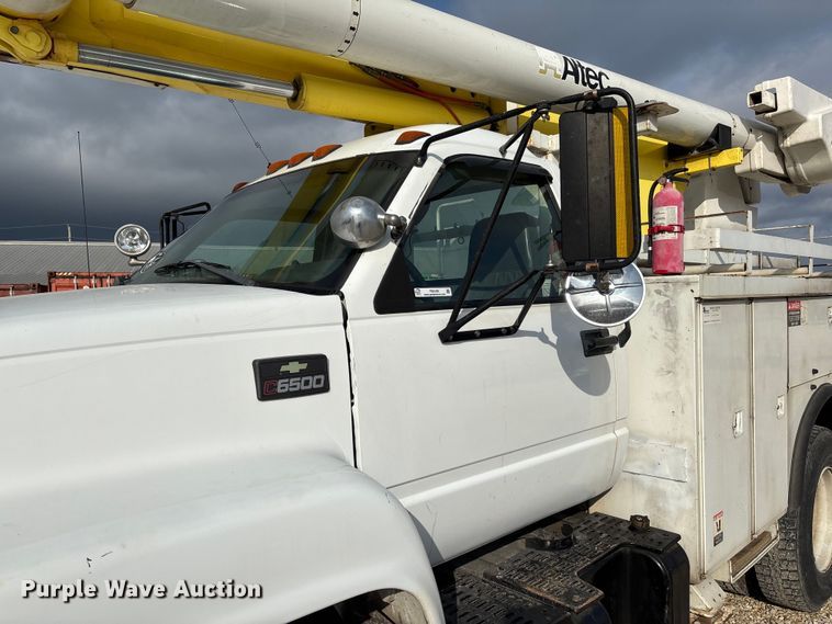 image for item FB3189 2002 Chevrolet C7 bucket truck