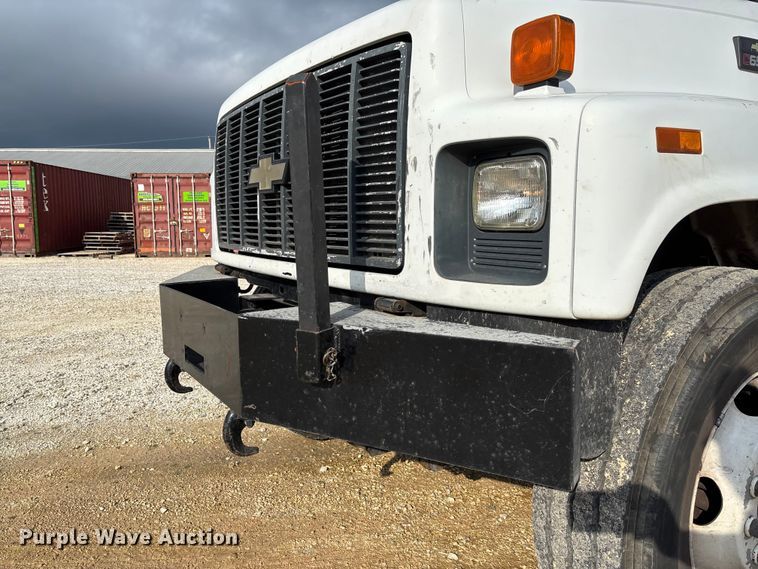 image for item FB3189 2002 Chevrolet C7 bucket truck