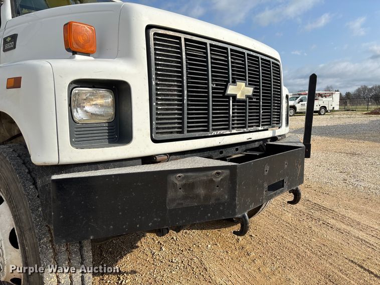 image for item FB3189 2002 Chevrolet C7 bucket truck