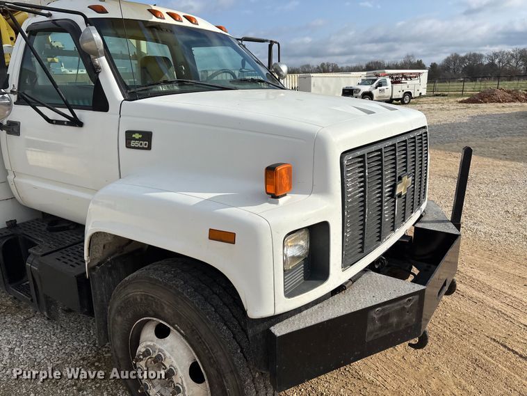 image for item FB3189 2002 Chevrolet C7 bucket truck