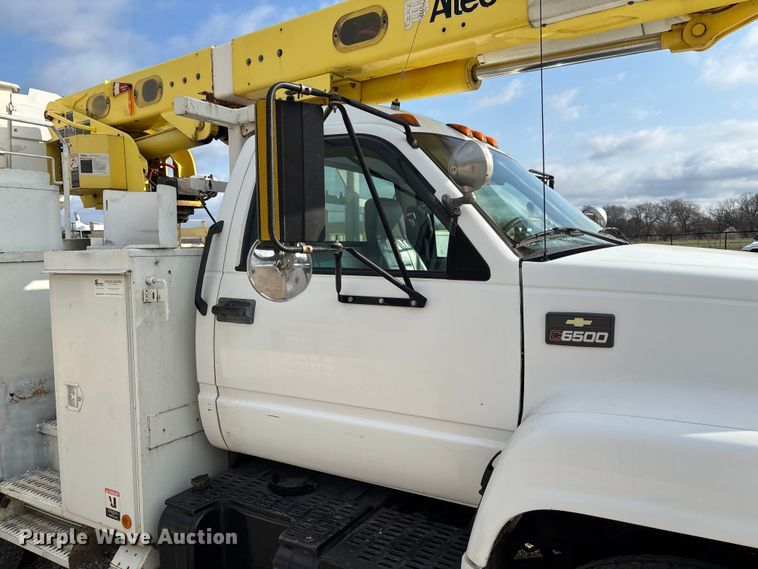 image for item FB3189 2002 Chevrolet C7 bucket truck