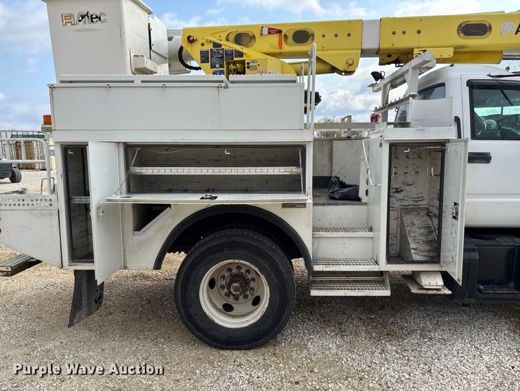 image for item FB3189 2002 Chevrolet C7 bucket truck