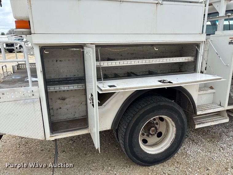 image for item FB3189 2002 Chevrolet C7 bucket truck