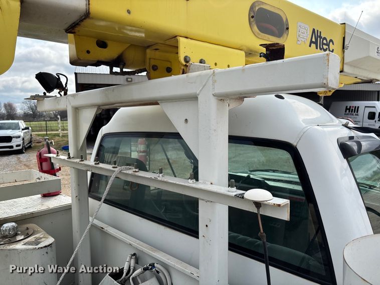 image for item FB3189 2002 Chevrolet C7 bucket truck