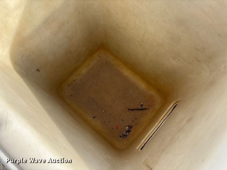 image for item FB3189 2002 Chevrolet C7 bucket truck