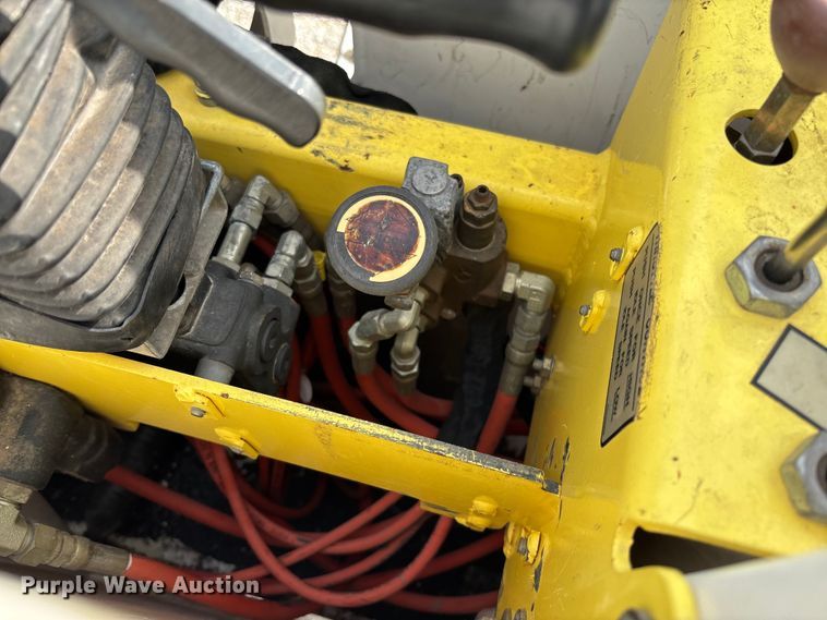 image for item FB3189 2002 Chevrolet C7 bucket truck