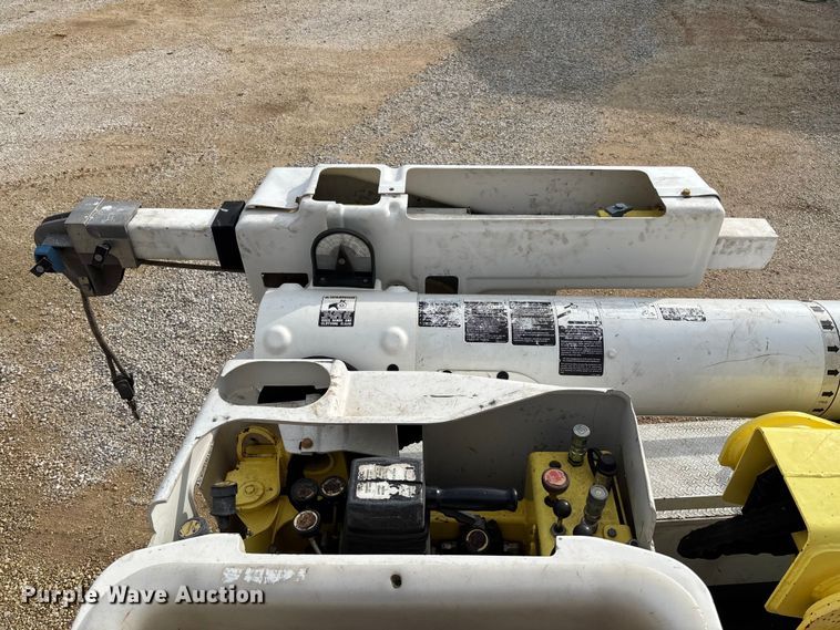 image for item FB3189 2002 Chevrolet C7 bucket truck