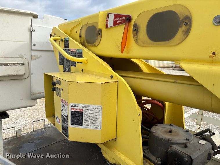 image for item FB3189 2002 Chevrolet C7 bucket truck