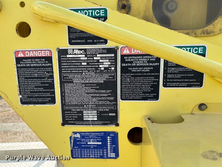 image for item FB3189 2002 Chevrolet C7 bucket truck