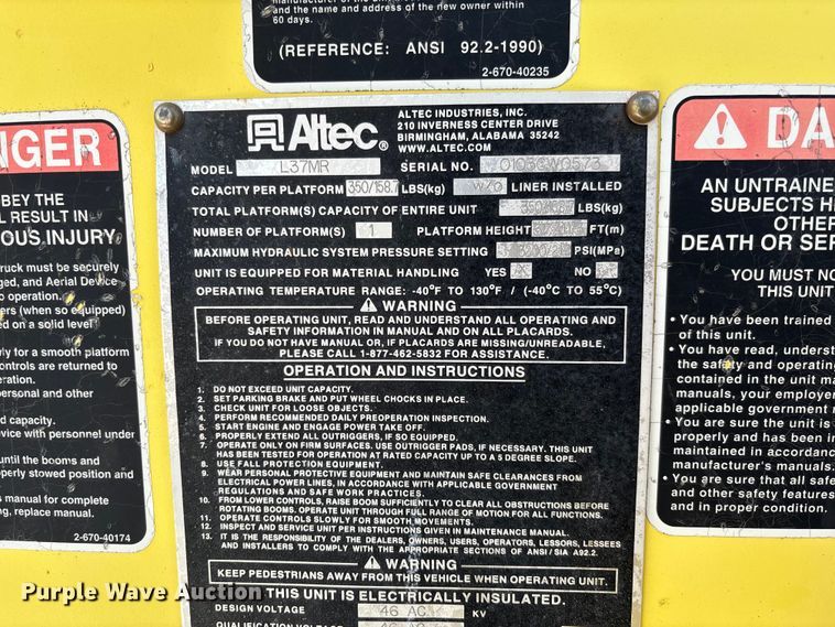 image for item FB3189 2002 Chevrolet C7 bucket truck