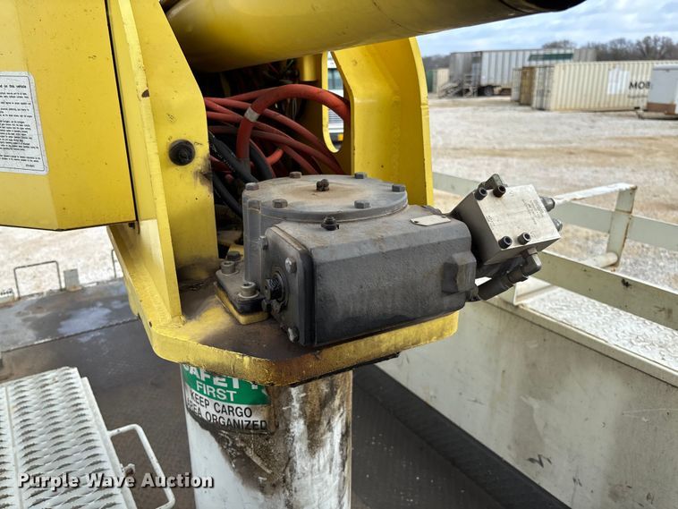 image for item FB3189 2002 Chevrolet C7 bucket truck