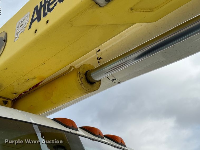 image for item FB3189 2002 Chevrolet C7 bucket truck