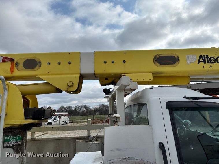 image for item FB3189 2002 Chevrolet C7 bucket truck