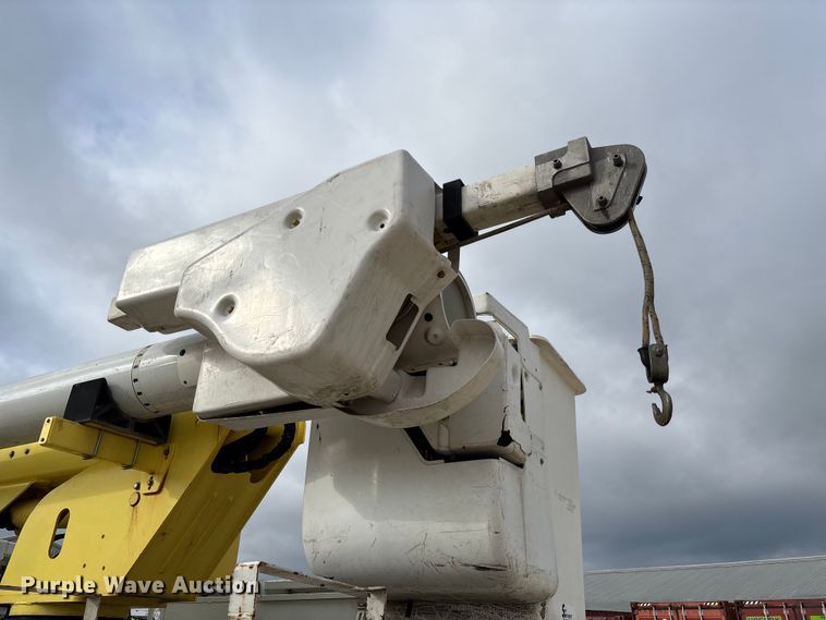 image for item FB3189 2002 Chevrolet C7 bucket truck
