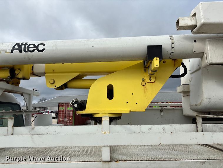 image for item FB3189 2002 Chevrolet C7 bucket truck