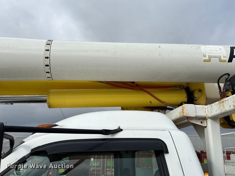 image for item FB3189 2002 Chevrolet C7 bucket truck