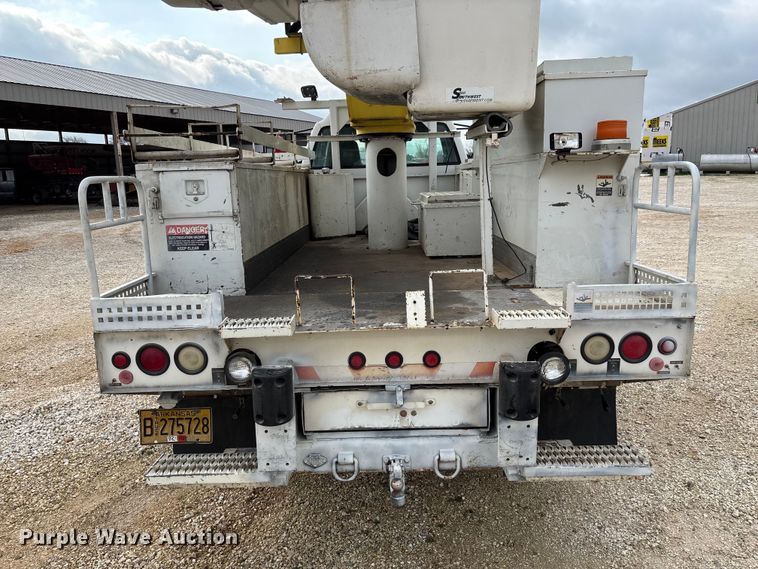 image for item FB3189 2002 Chevrolet C7 bucket truck