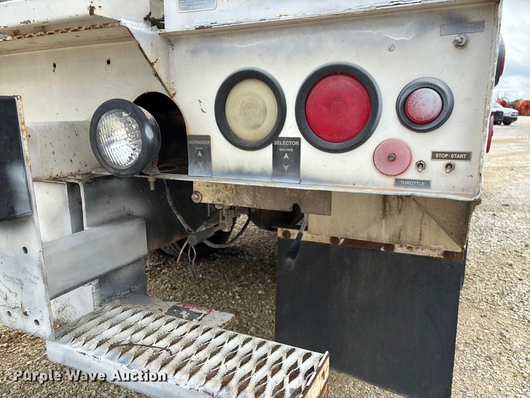 image for item FB3189 2002 Chevrolet C7 bucket truck