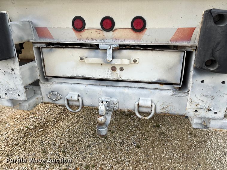 image for item FB3189 2002 Chevrolet C7 bucket truck