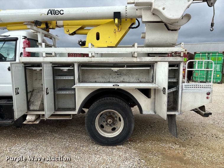 image for item FB3189 2002 Chevrolet C7 bucket truck