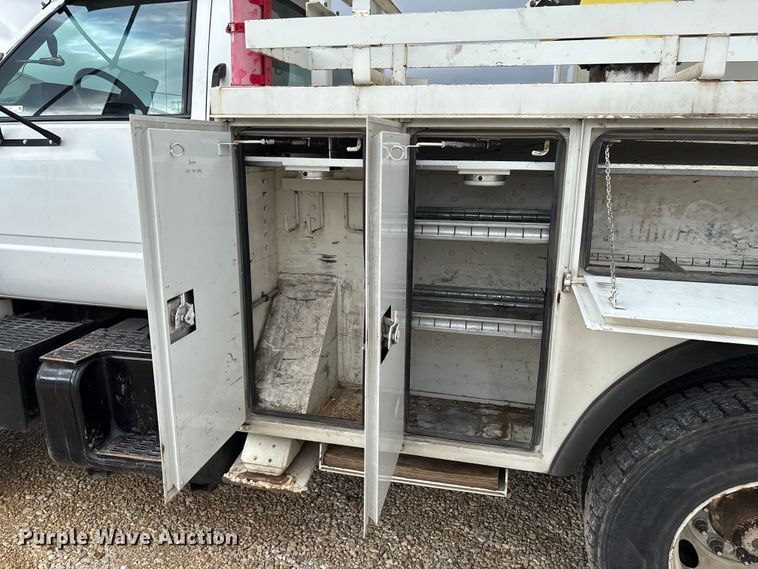 image for item FB3189 2002 Chevrolet C7 bucket truck