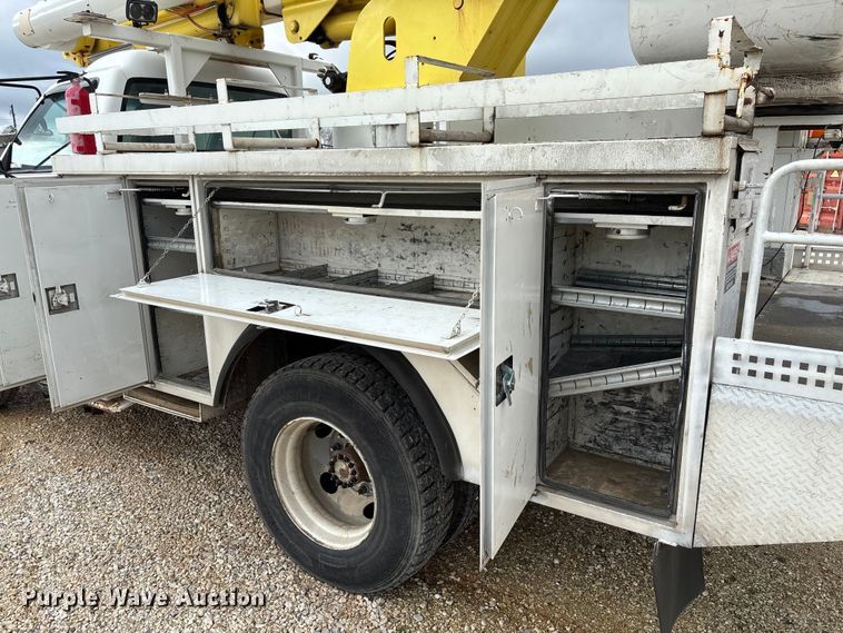 image for item FB3189 2002 Chevrolet C7 bucket truck