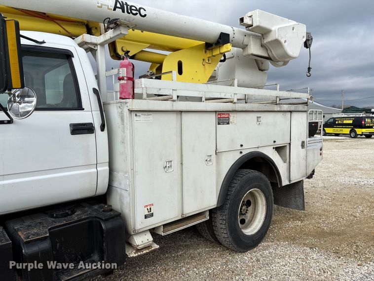image for item FB3189 2002 Chevrolet C7 bucket truck