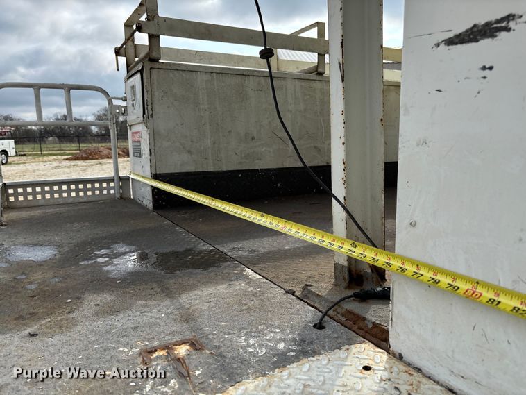 image for item FB3189 2002 Chevrolet C7 bucket truck