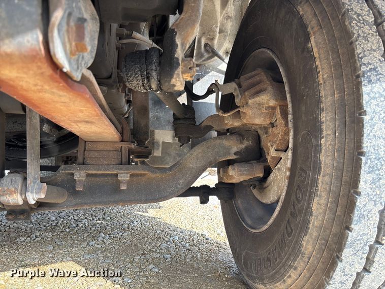 image for item FB3189 2002 Chevrolet C7 bucket truck