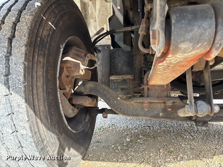 image for item FB3189 2002 Chevrolet C7 bucket truck