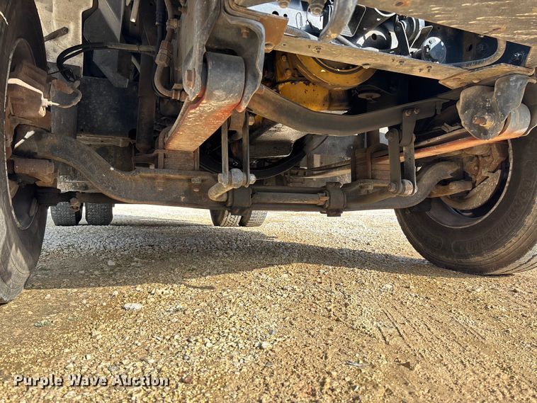 image for item FB3189 2002 Chevrolet C7 bucket truck