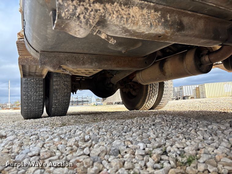 image for item FB3189 2002 Chevrolet C7 bucket truck