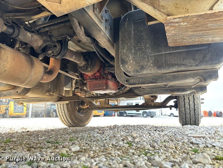 image for item FB3189 2002 Chevrolet C7 bucket truck