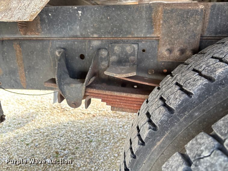 image for item FB3189 2002 Chevrolet C7 bucket truck