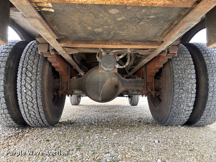 image for item FB3189 2002 Chevrolet C7 bucket truck