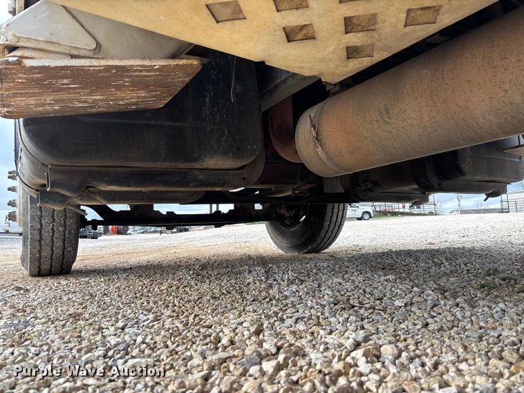 image for item FB3189 2002 Chevrolet C7 bucket truck