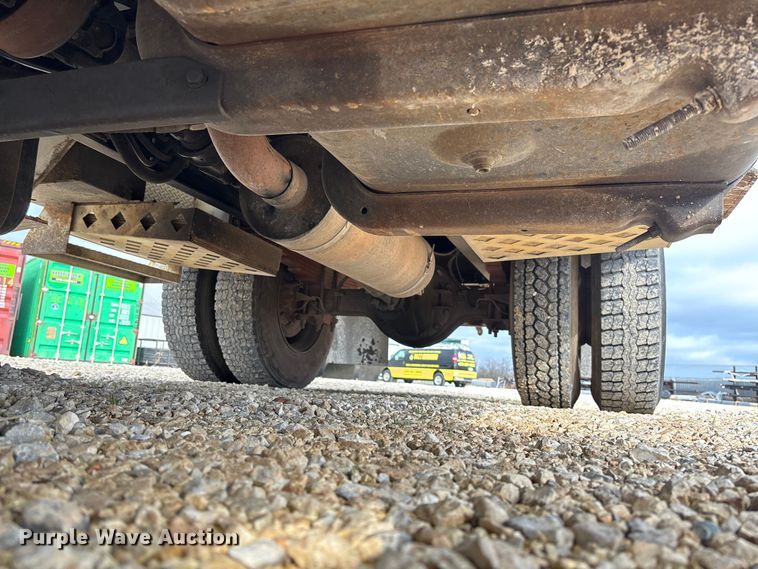 image for item FB3189 2002 Chevrolet C7 bucket truck