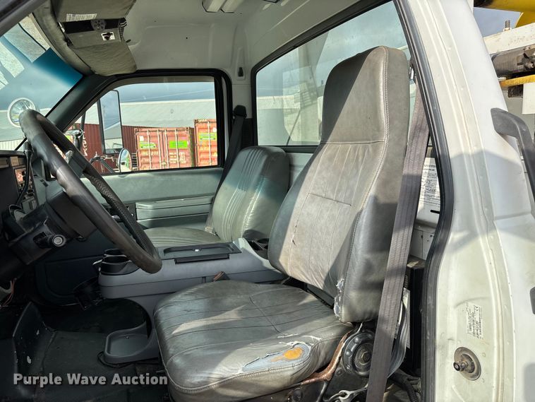 image for item FB3189 2002 Chevrolet C7 bucket truck