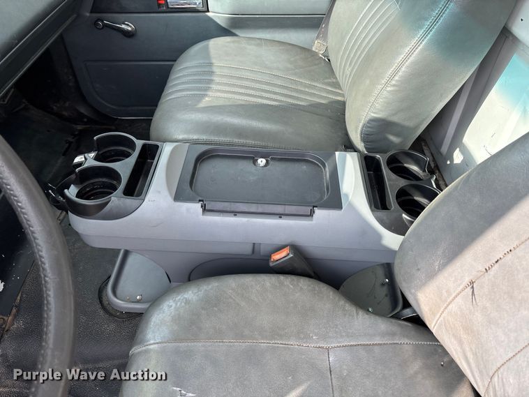 image for item FB3189 2002 Chevrolet C7 bucket truck