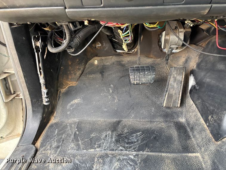 image for item FB3189 2002 Chevrolet C7 bucket truck